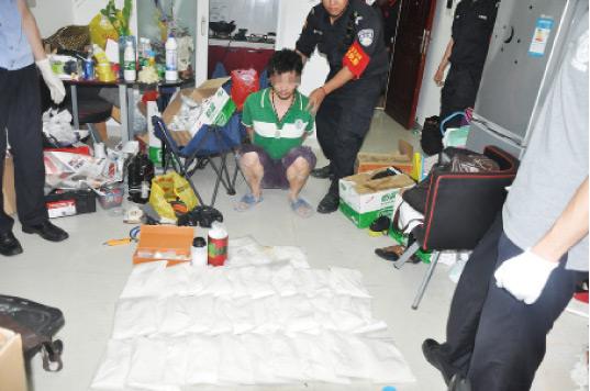 廚房水管破裂傳出刺鼻性氣味，原以為是鄰居家甲醛超標(biāo)，沒想到是“絕命毒師”