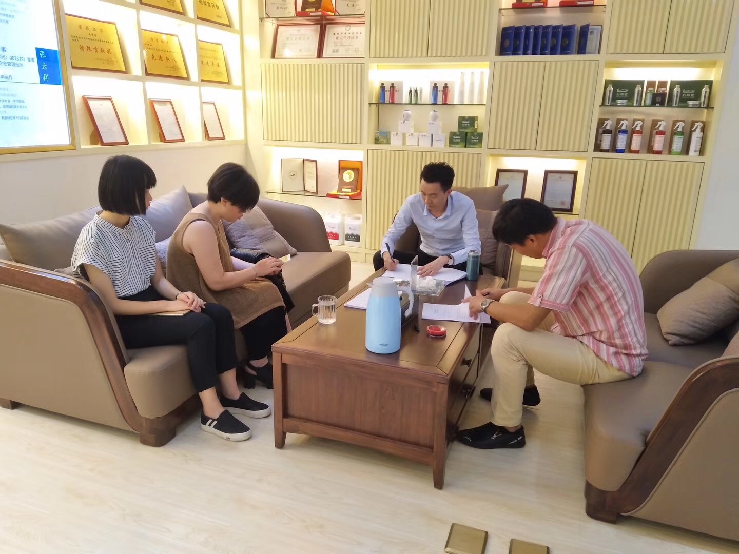 熱烈祝賀張總簽約創(chuàng)綠家泉州市區(qū)級代理！