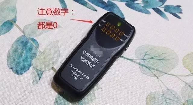 我買(mǎi)了一個(gè)甲醛檢測(cè)儀，吹口氣后發(fā)現(xiàn)原來(lái)我才是“地表最強(qiáng)”污染源！