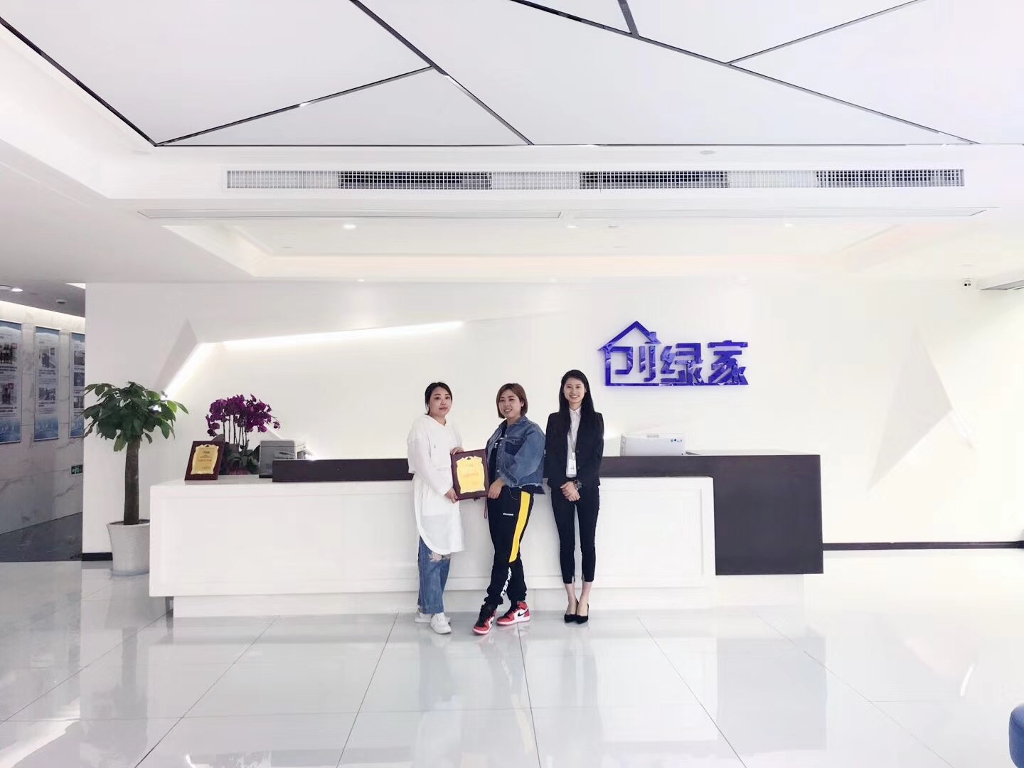 熱烈祝賀劉總姐妹簽約創(chuàng)綠家福州市區(qū)級(jí)代理！