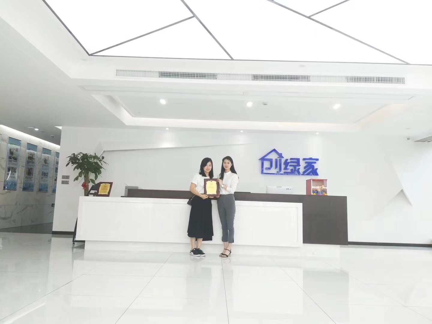 熱烈祝賀姚總、張總夫婦簽約創(chuàng)綠家揚州市區(qū)級代理！