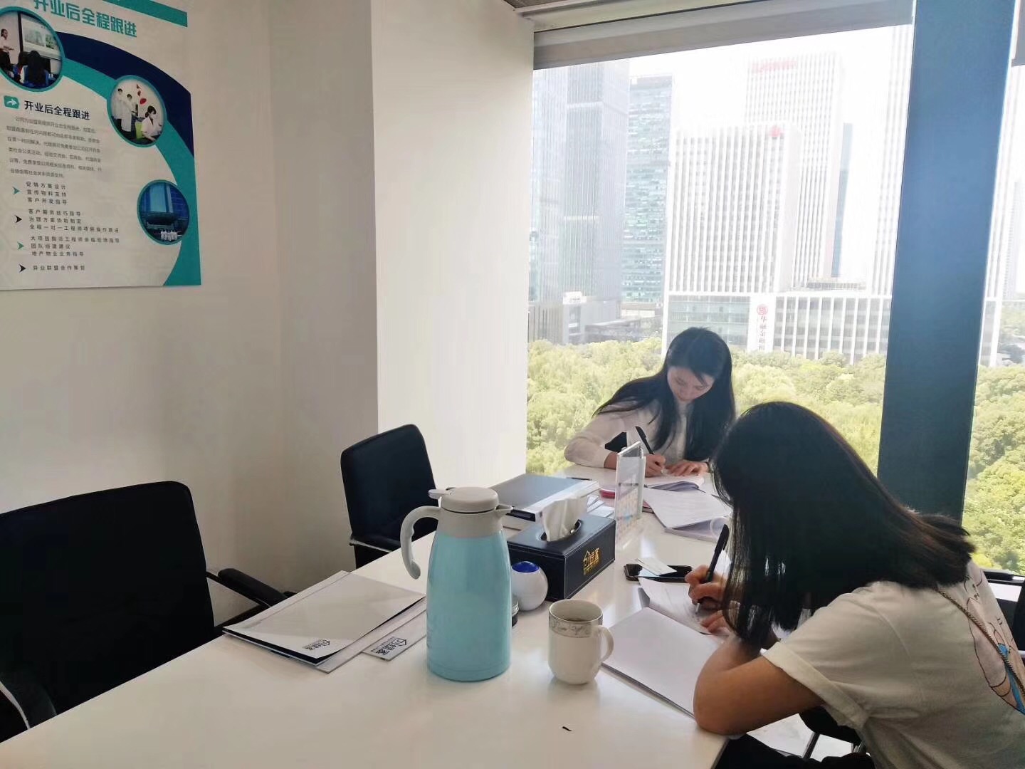 熱烈祝賀姚總、張總夫婦簽約創(chuàng)綠家揚州市區(qū)級代理！