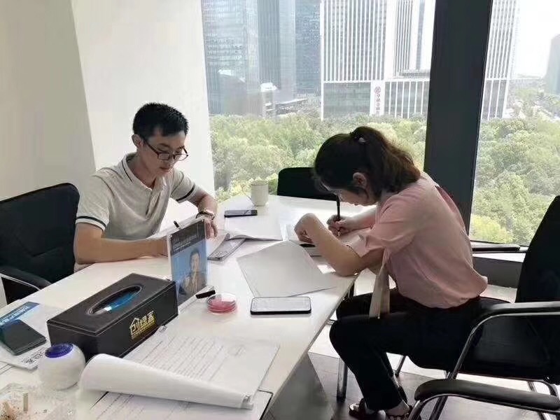 熱烈祝賀周總簽約創(chuàng)綠家重慶市區(qū)級代理！