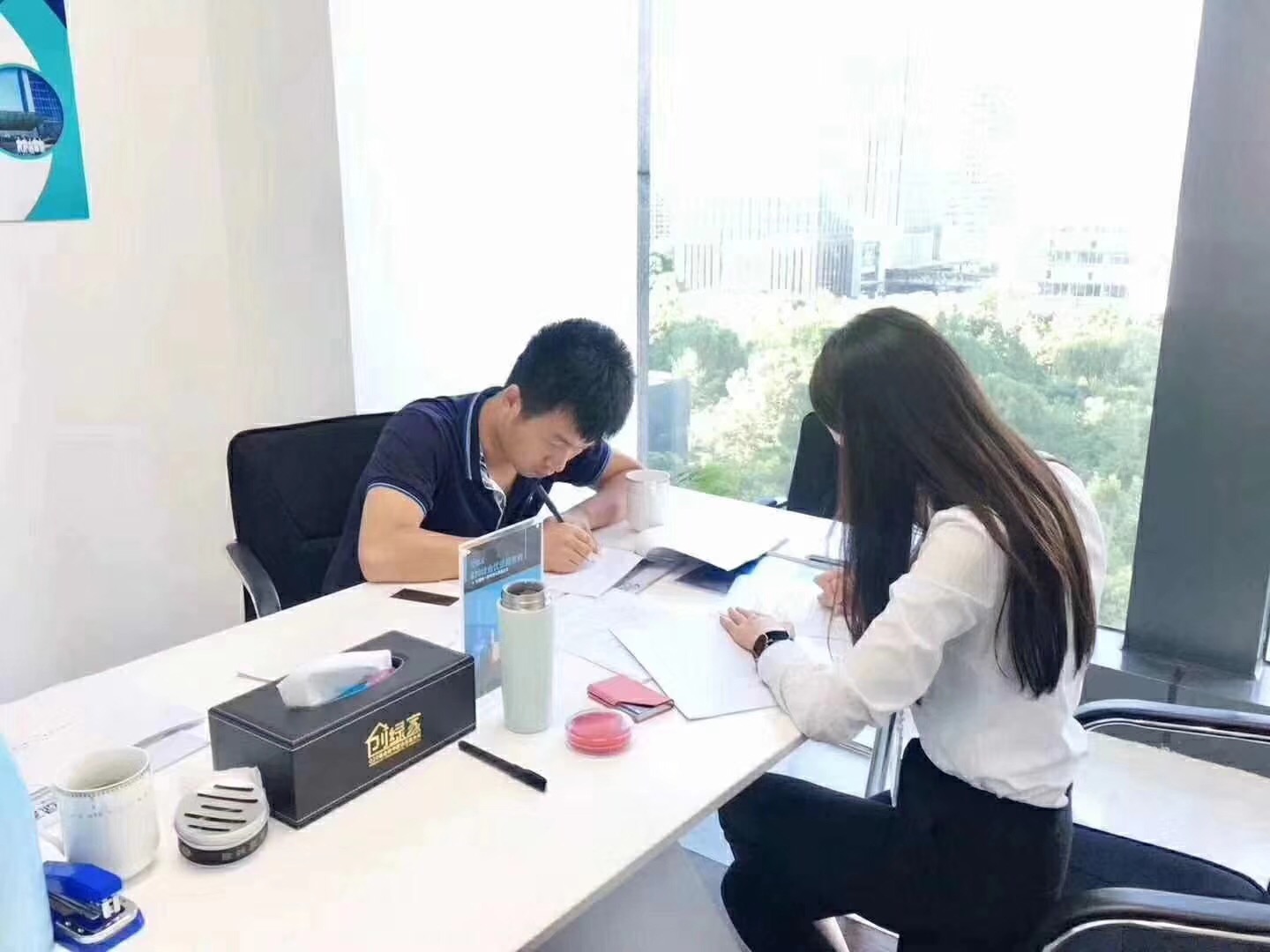 熱烈祝賀馮總、毛總簽約創(chuàng)綠家江蘇省縣級市代理！