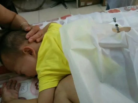 4歲男孩和媽媽辦“婚禮”，真相令人淚崩！