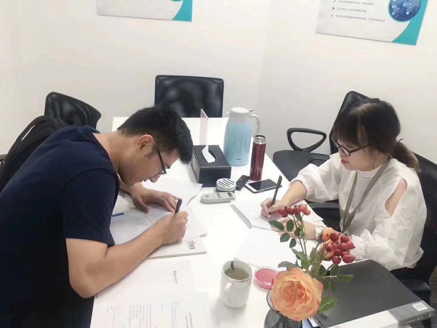 熱烈祝賀何總簽約創(chuàng)綠家塔城市縣級代理！