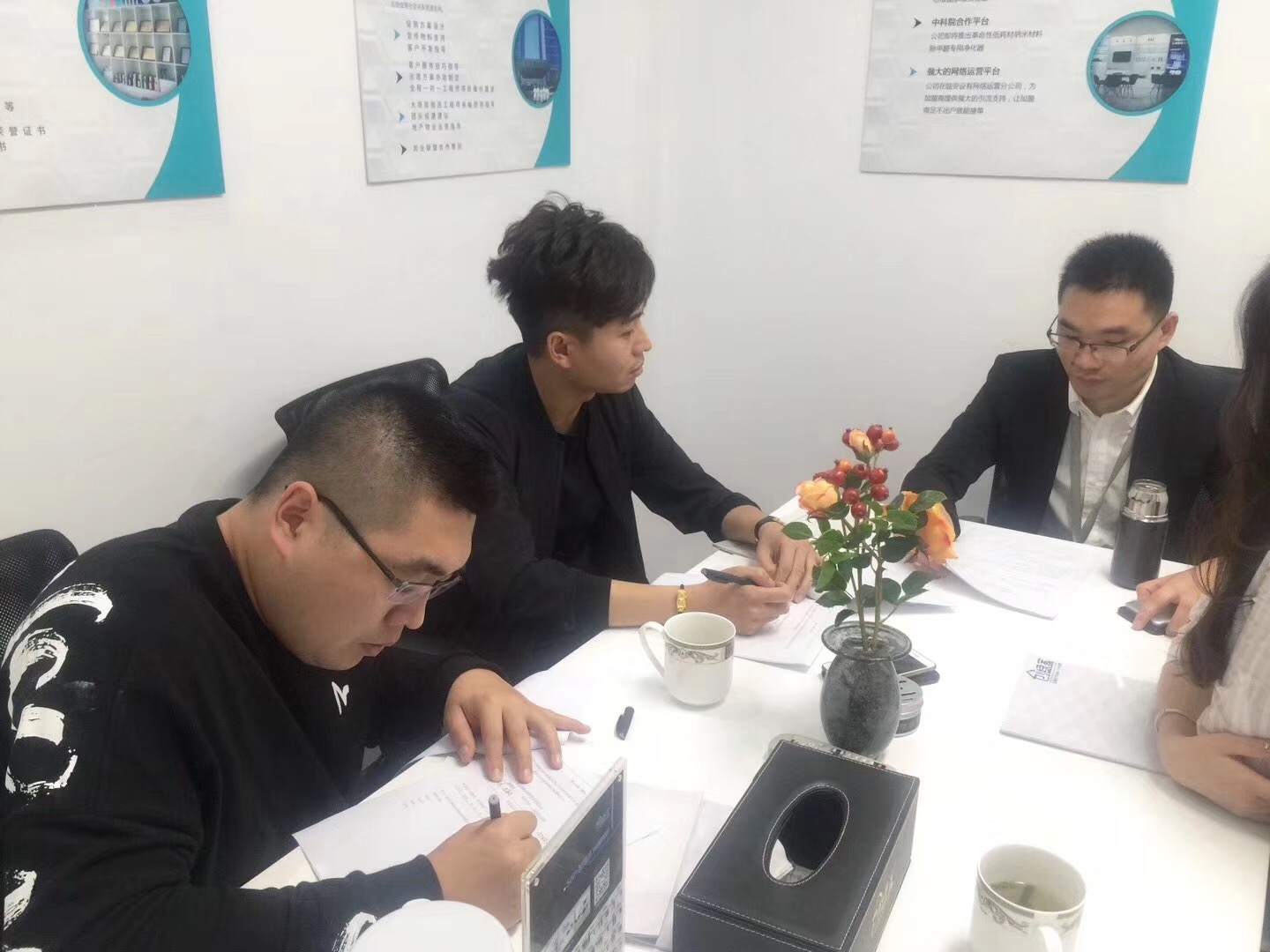 熱烈祝賀李總、王總簽約創(chuàng)綠家鞍山市區(qū)級(jí)代理！