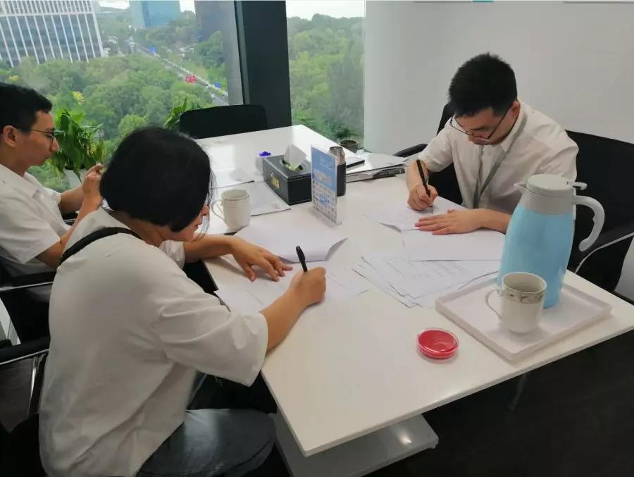 熱烈祝賀朱總、劉總簽約創(chuàng)綠家江蘇省蘇州市吳江區(qū)區(qū)級代理！