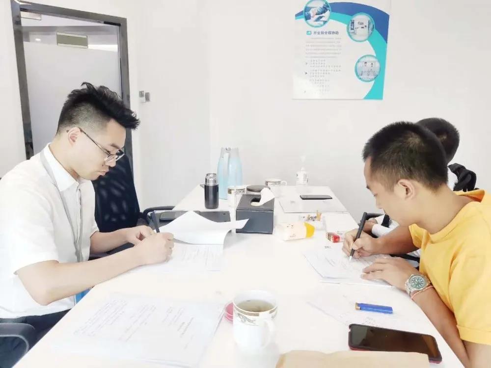 熱烈祝賀劉總左總簽約創(chuàng)綠家云南省臨滄市區(qū)級代理！