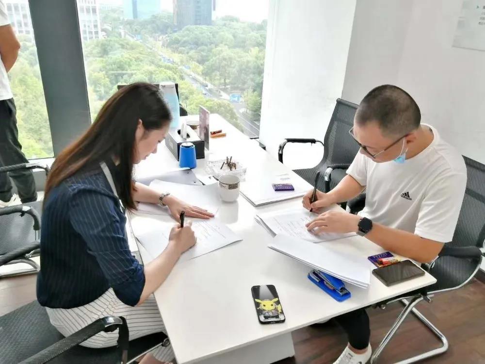 熱烈祝賀李總簽約創(chuàng)綠家福建省莆田市區(qū)級代理！