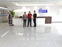 熱烈祝賀何總簽約創(chuàng)綠家上海市區(qū)級代理！